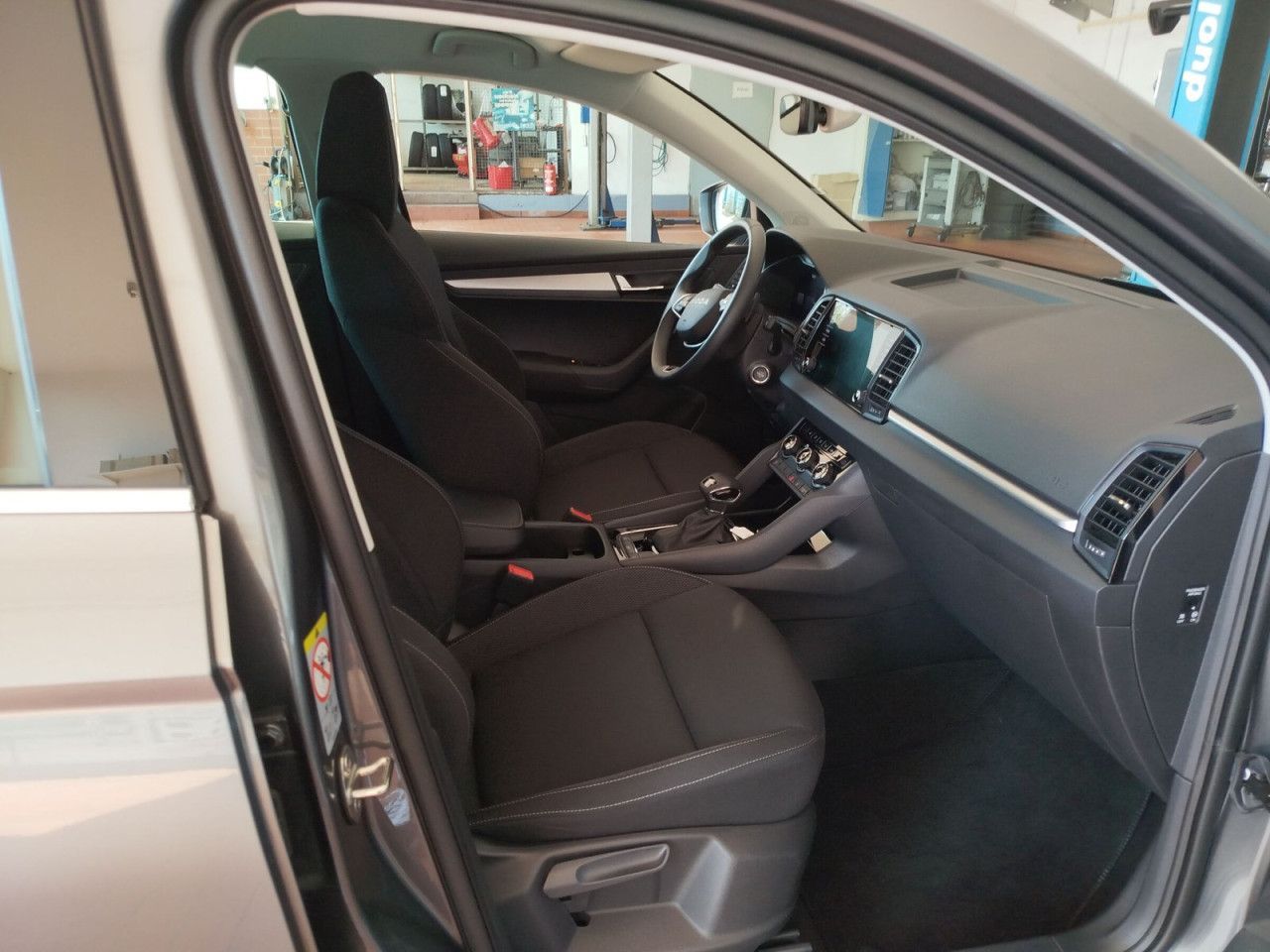 Fahrzeugabbildung SKODA Karoq Selection S110/1.5A7F, AHK