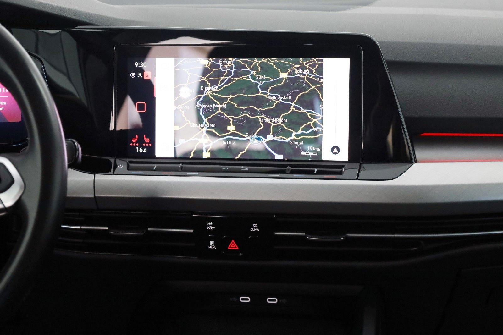 Fahrzeugabbildung Volkswagen Golf VIII Variant LIFE Navi,LED,Kamera,SH,PDC