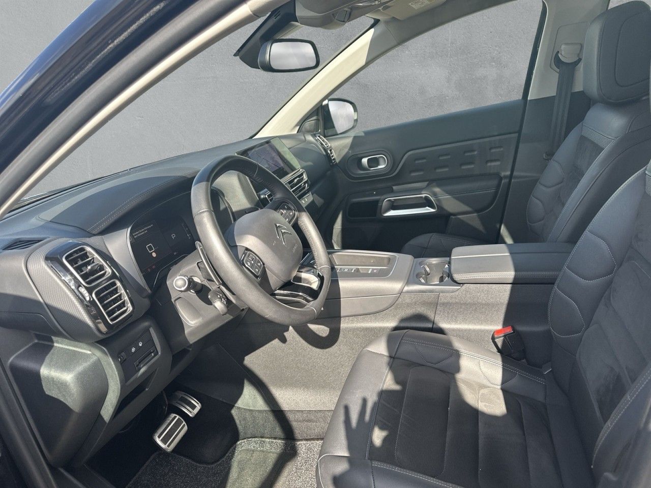 Fahrzeugabbildung Citroën C5 AIRCROSS Hybrid 136 E-DSC6 e-Series - mit KI generiert/bearbeitet