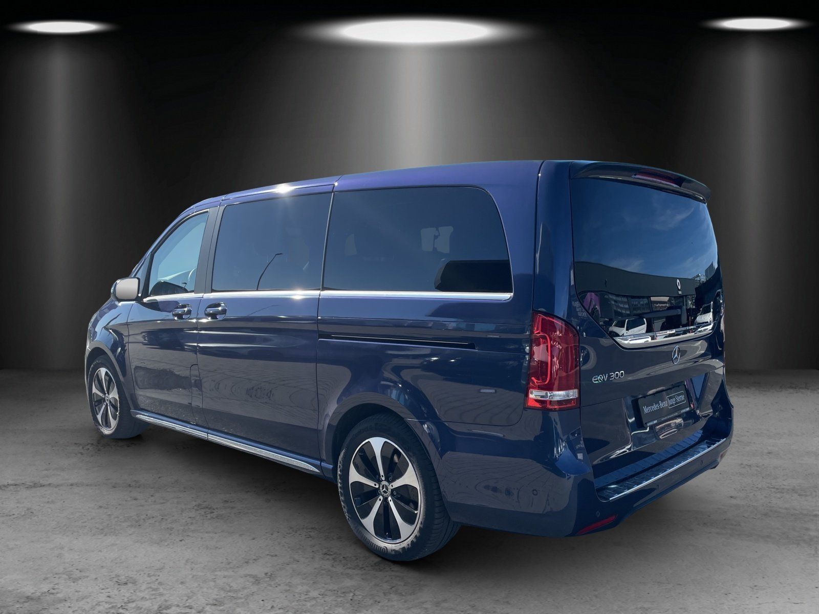 Fahrzeugabbildung Mercedes-Benz EQV300 L AVANTGAR Pano DISTRO Sitzklima AIRMATIC