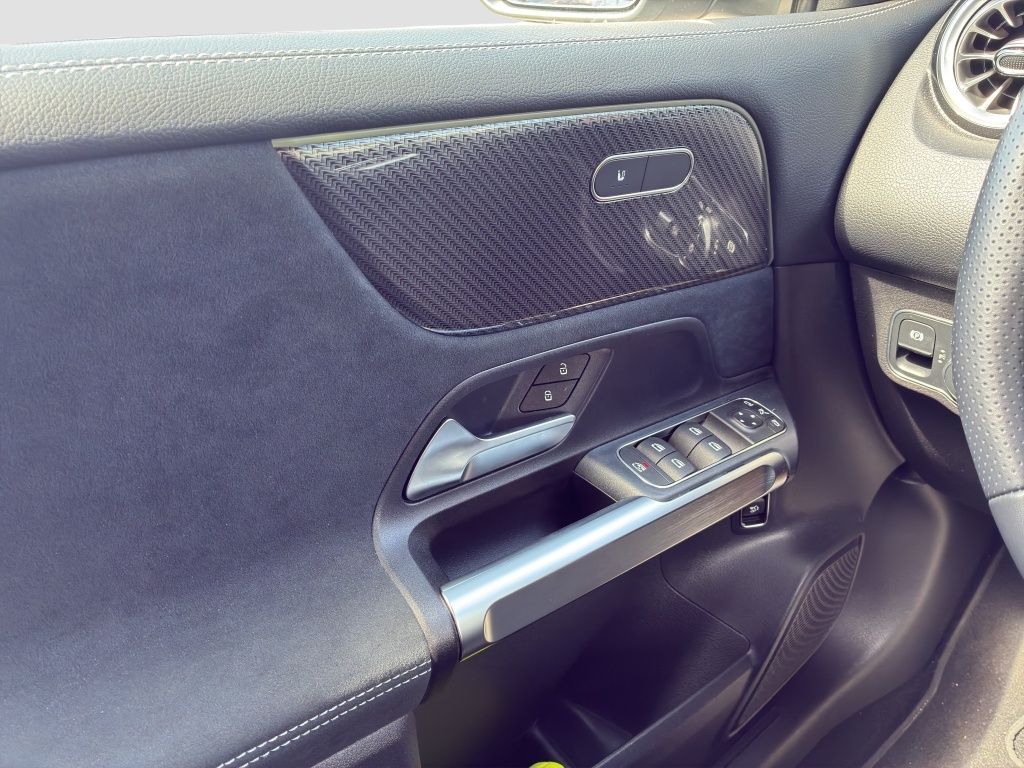 Fahrzeugabbildung Mercedes-Benz GLB 200 d AMG*Night*KeyLes*DISTRONIC*PDC*RFK*AHK