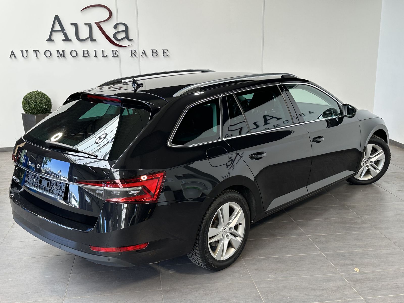 Fahrzeugabbildung SKODA Superb Combi 2.0 TSI DSG Style NAV+LED+ACC+AHK