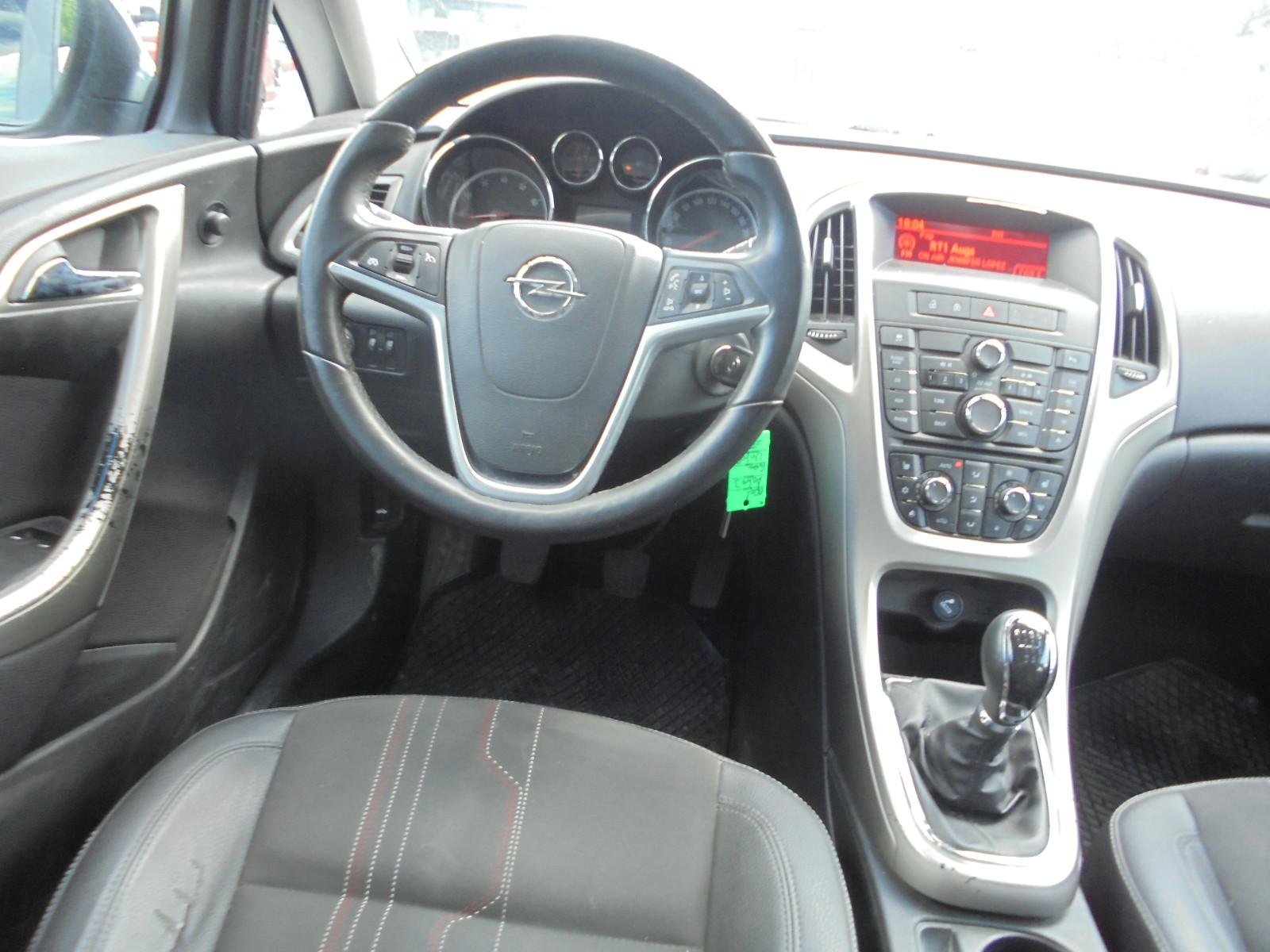 Opel Astra 2012 — photo 15
