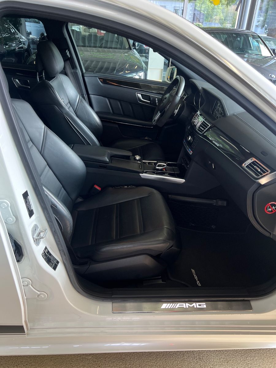 Fahrzeugabbildung Mercedes-Benz E 63 AMG E Lim. *DIAMANTWEISS*MB-SCHECKHEFT*