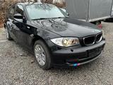 BMW 118 Baureihe 1 Lim. 118i - BMW 118 aus 2009: 118i