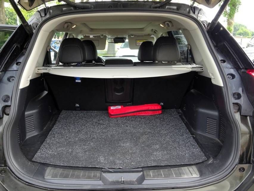 Fahrzeugabbildung Nissan X-Trail 2,0 dCi  Automatik  Tekna 4*4 AHK