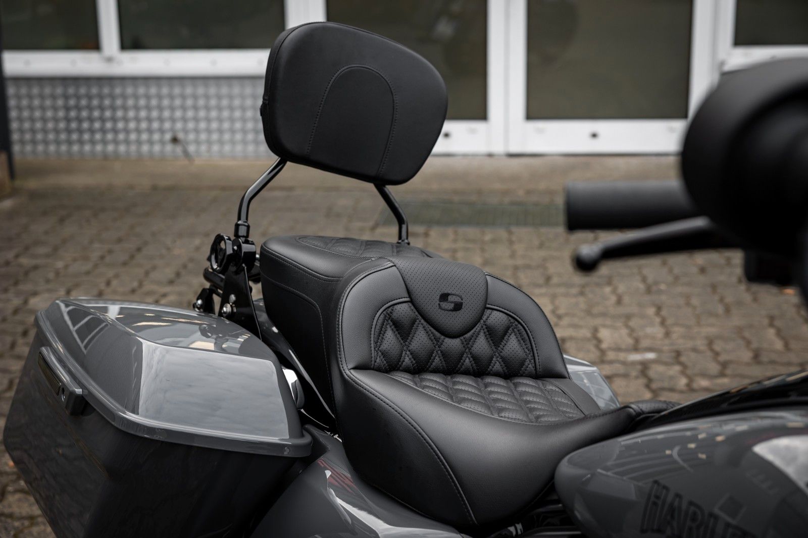 Fahrzeugabbildung Harley-Davidson FLHXST STREET GLIDE ST 117 - Jekill & Hyde -