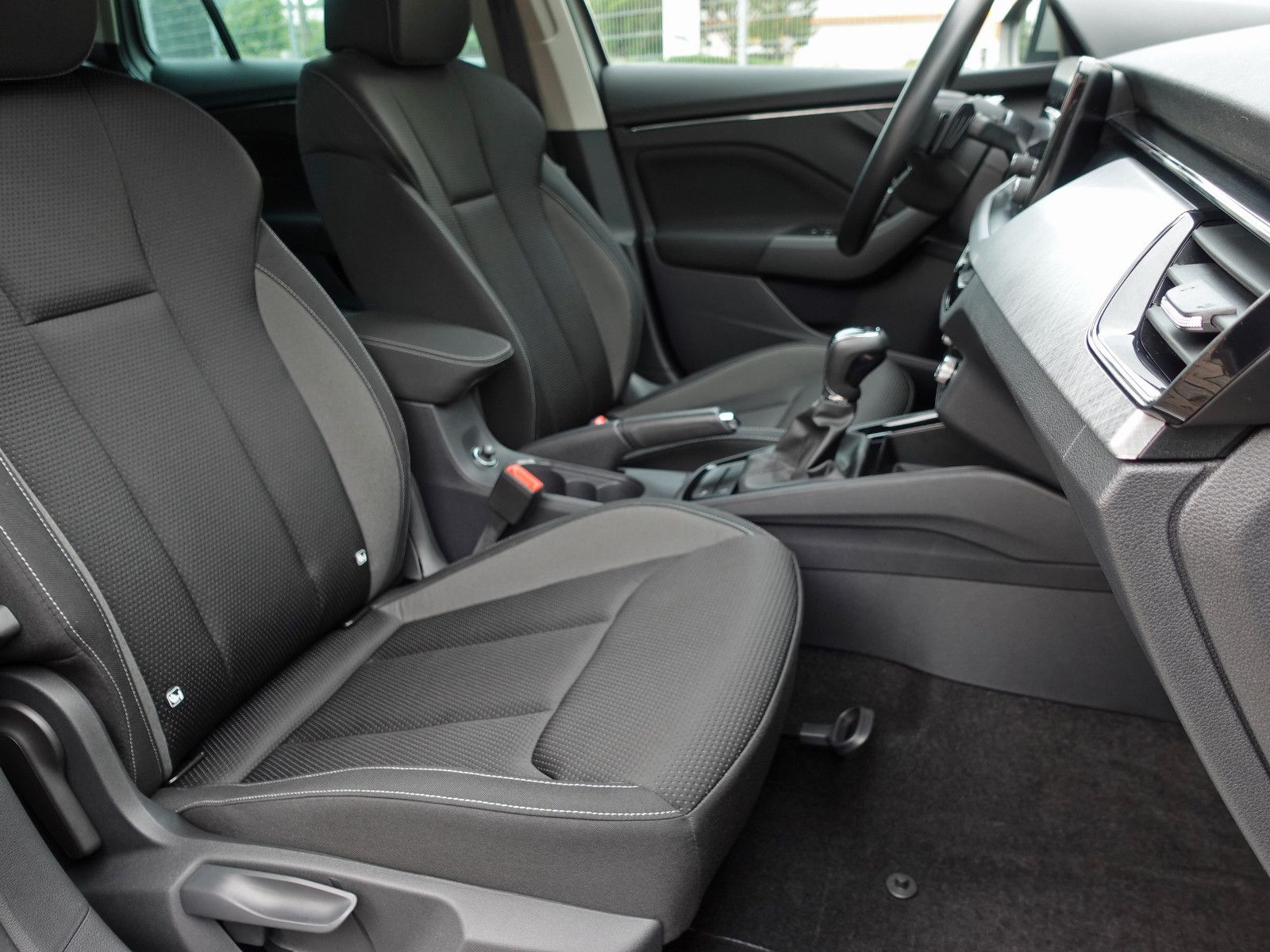 Fahrzeugabbildung SKODA Scala 1.5 TSI DSG TOUR SmartLink RFK AHK