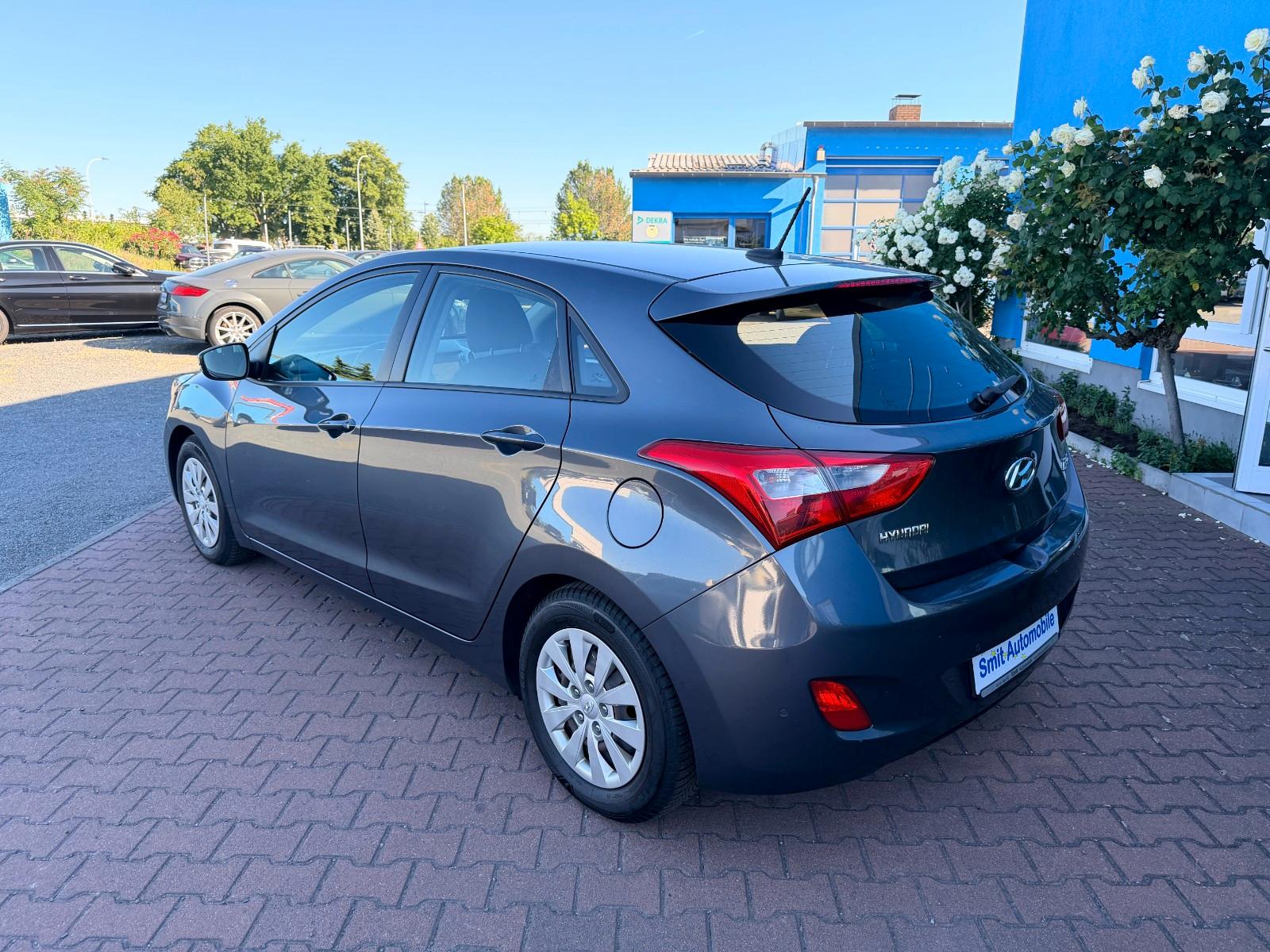 Hyundai i30 Limosine Klima/Einparkhilfe/Kamera/Navi