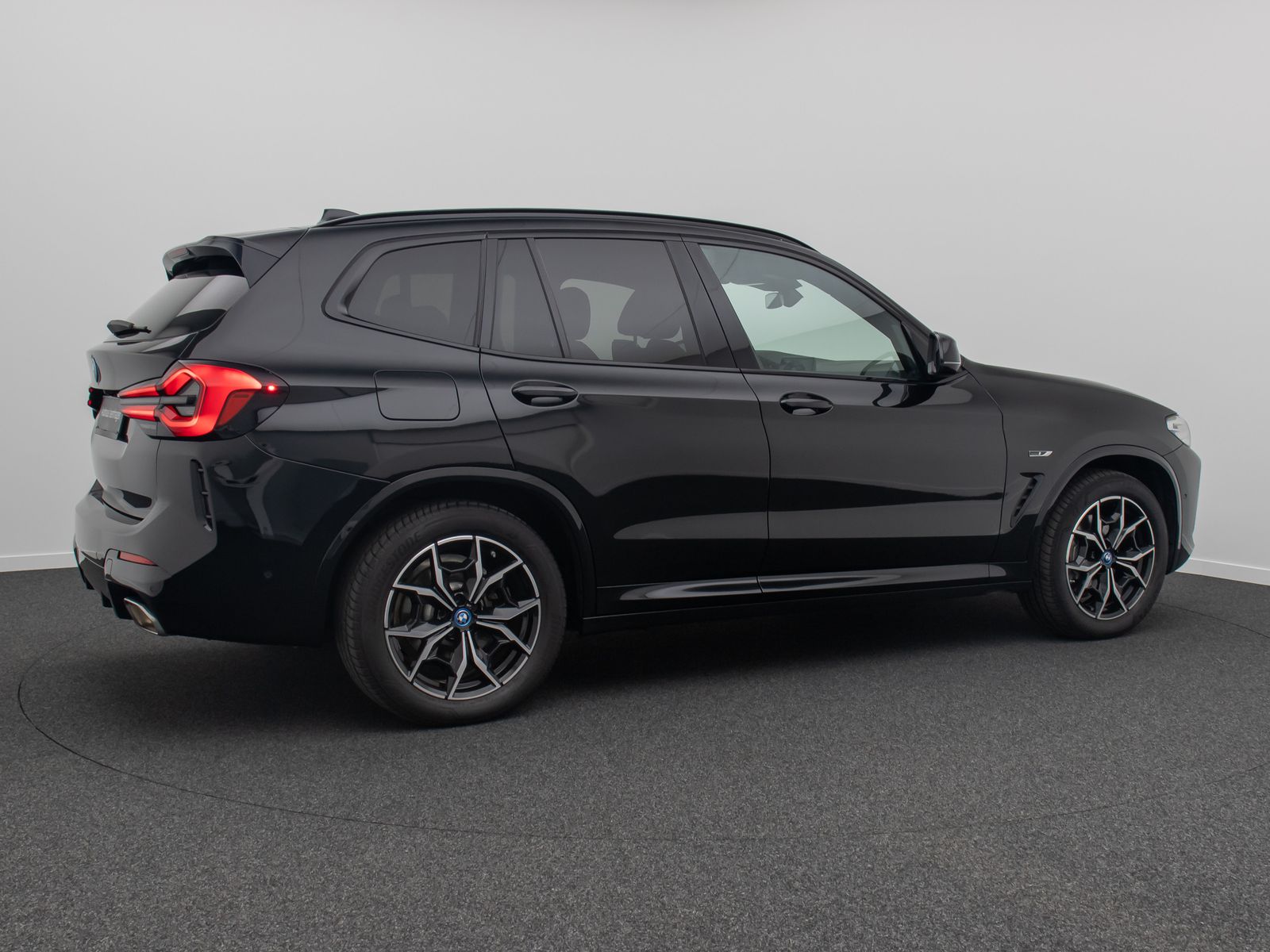 Fahrzeugabbildung BMW X3 xD30e M Sport DAB Kamera HiFi LED DriveAs 19"