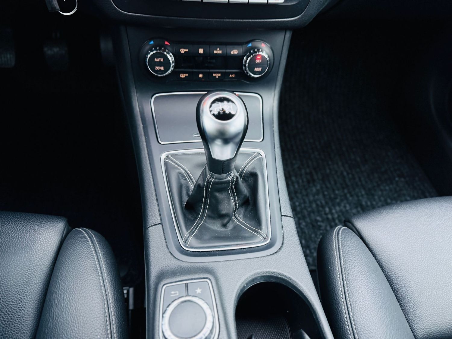 Fahrzeugabbildung Mercedes-Benz B 180 d URBAN, Tempomat, Kindersitze, PTS, SHZ,