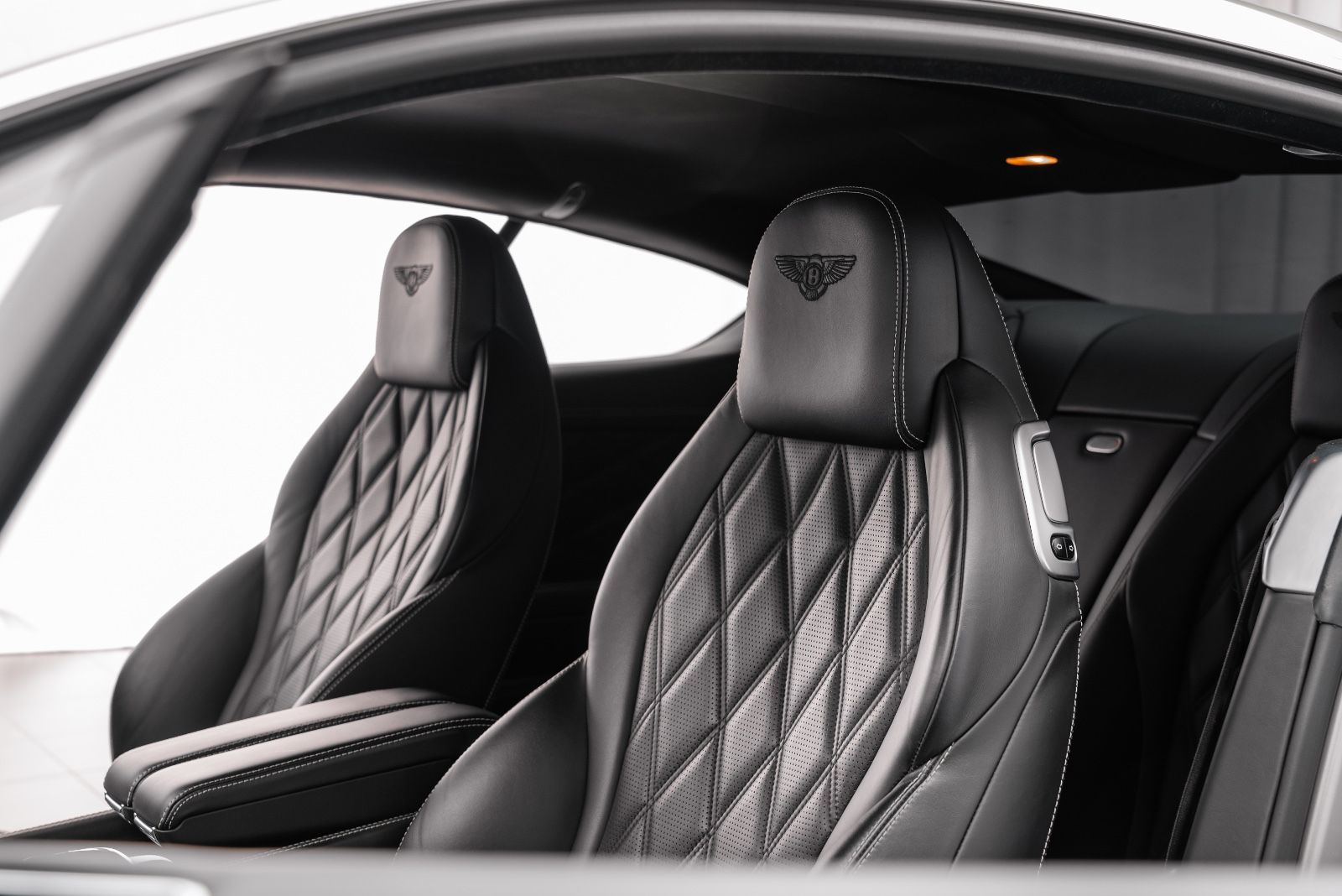 Fahrzeugabbildung Bentley Continental GT MULLINER/EXTREME SILVER