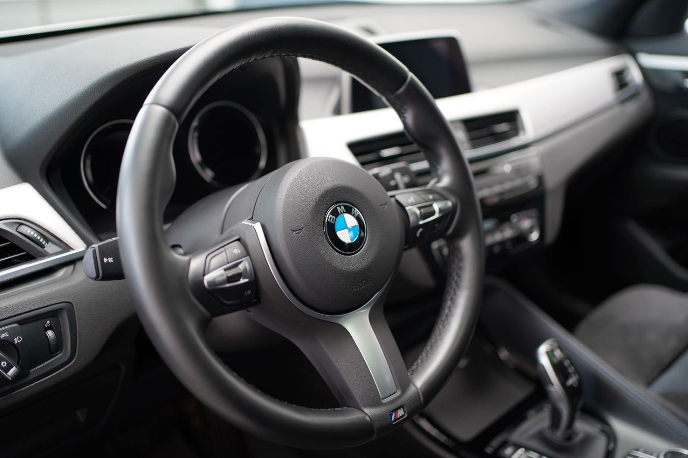 Fahrzeugabbildung BMW X1 20iA M Sport +AHK+Glasdach+LED+PDC+Alarmanlag