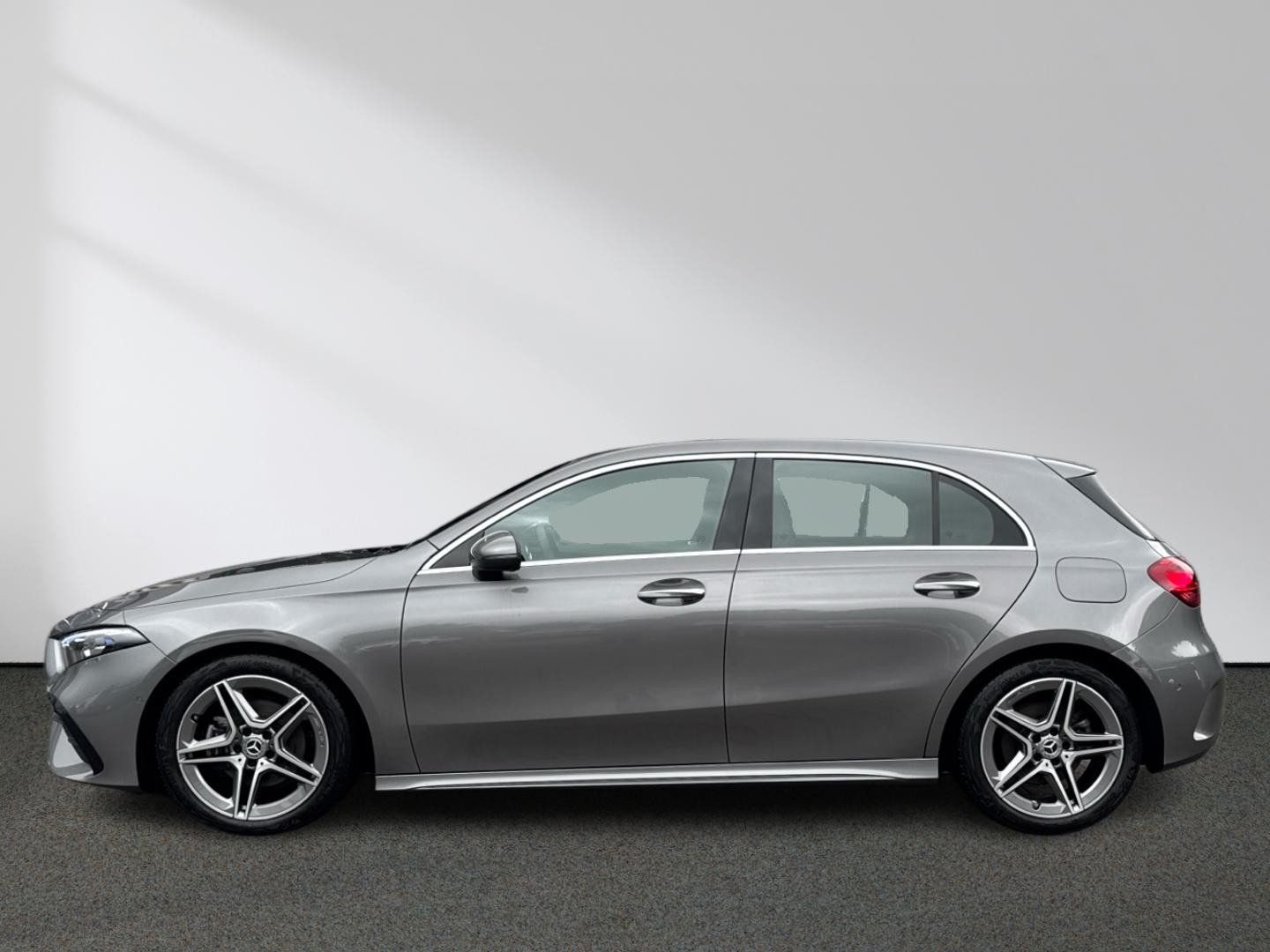 Mercedes-Benz A 200 AMG Multibeam Distronic Kamera Keyless-Go imagem 3