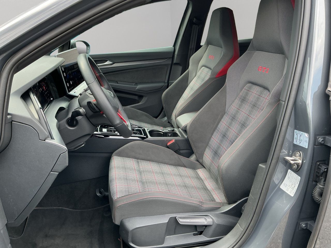Volkswagen Golf VIII 2.0 TSI DSG GTI APP, PDC, KAMERA foto 13