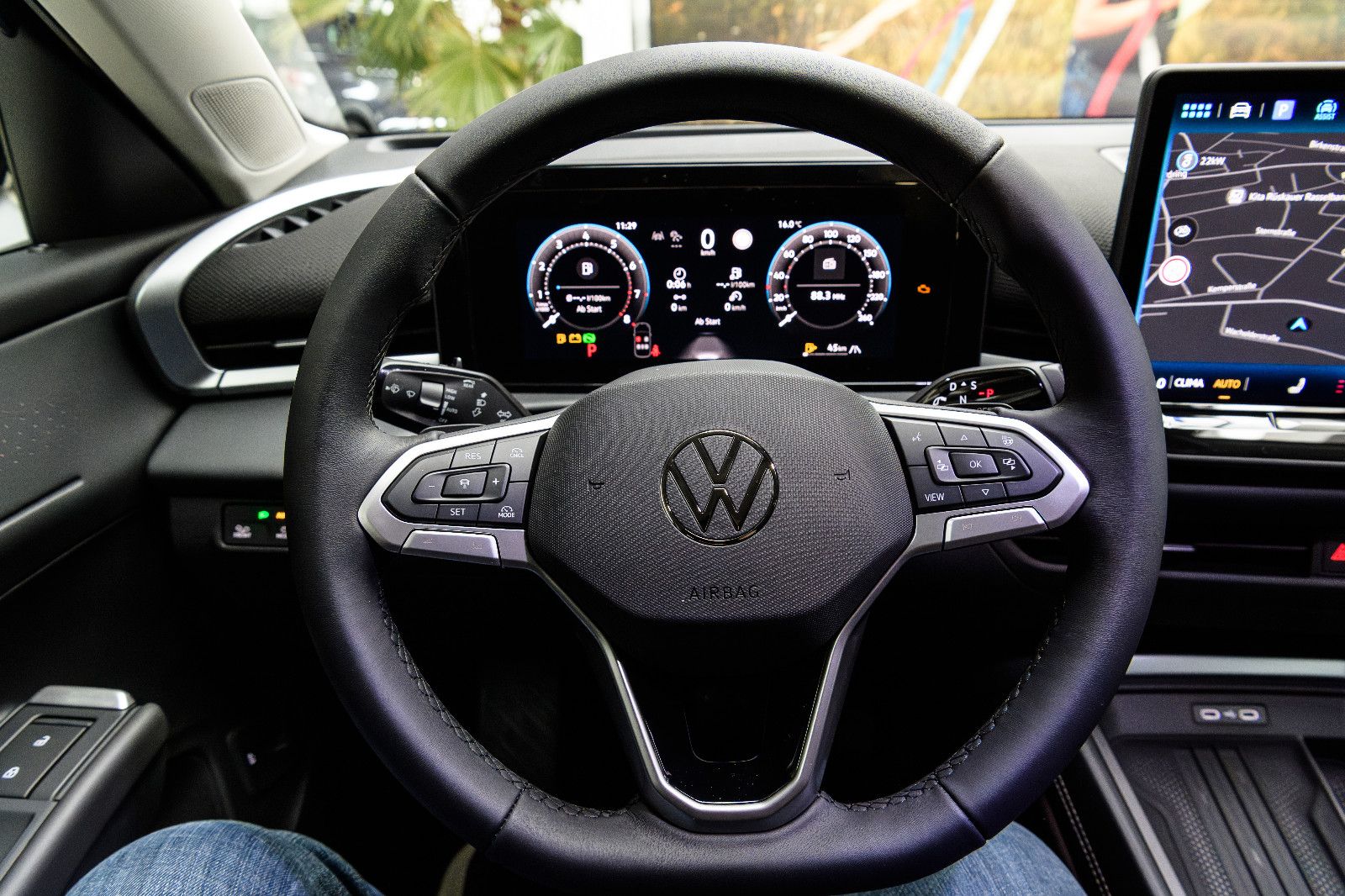 Fahrzeugabbildung Volkswagen T-Roc 1.5 eTSI  Style+IQ-Light+AHK+5 Jahre Gar.