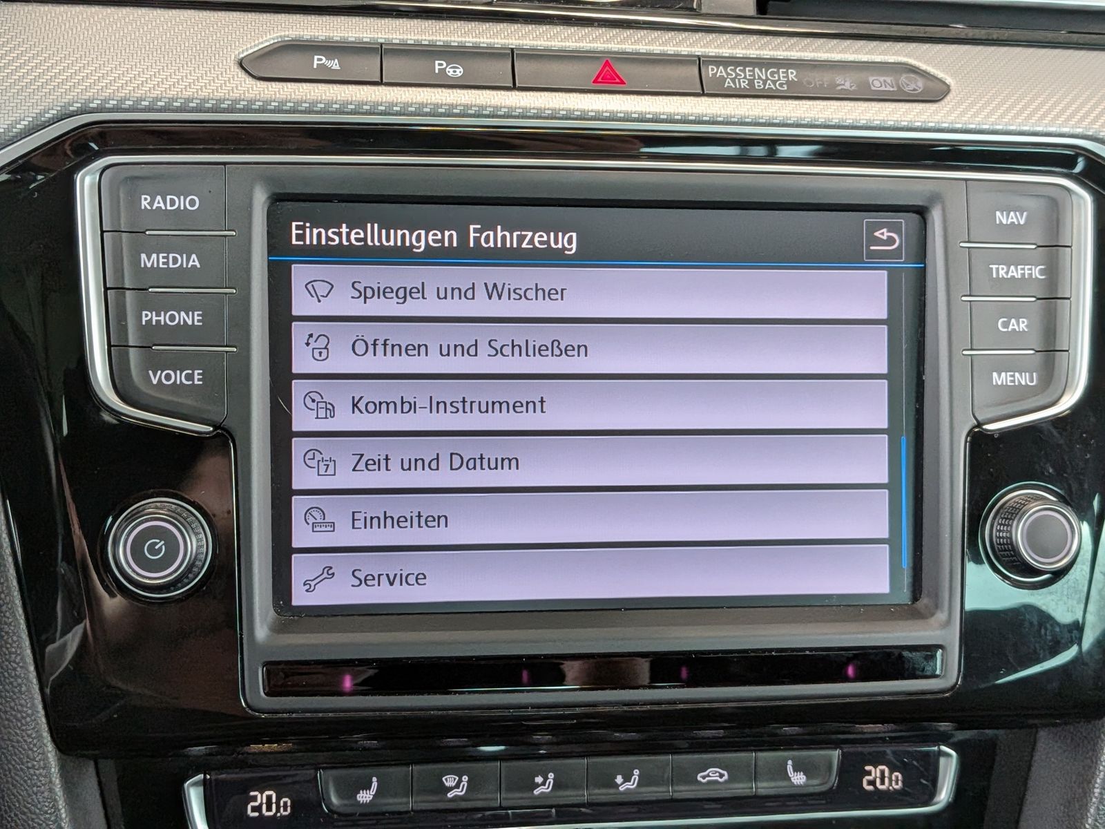 Fahrzeugabbildung Volkswagen Passat 2.0 TDI Lim. High/R-Line 4Motion ACC Pano