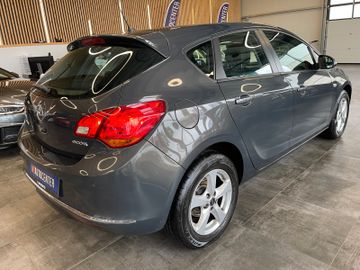 MYAUTOCENTER – Gebraucht- und Jahreswagen mit Werkstattservice in Pfaffenhofen Opel Astra J Lim. 5-trg. Selection *Klima*Navi*SHZ*