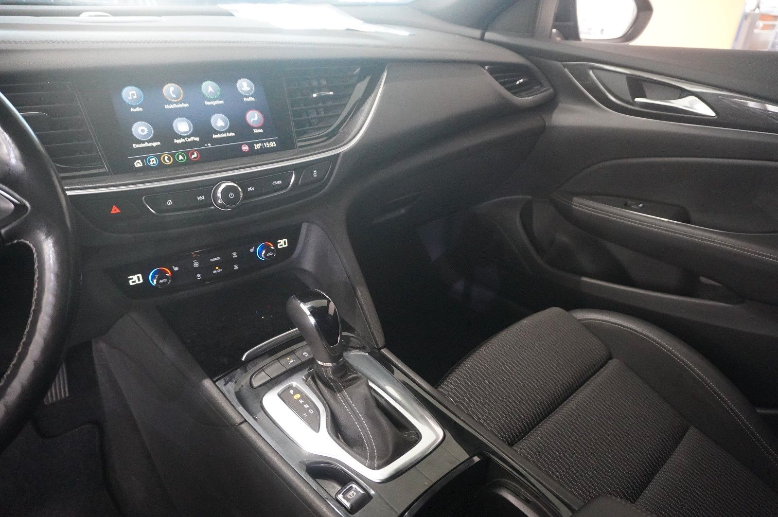 Fahrzeugabbildung Opel Insignia B ST 2.0D ELEGANCE NAVI/LED/KAMERA/HUD