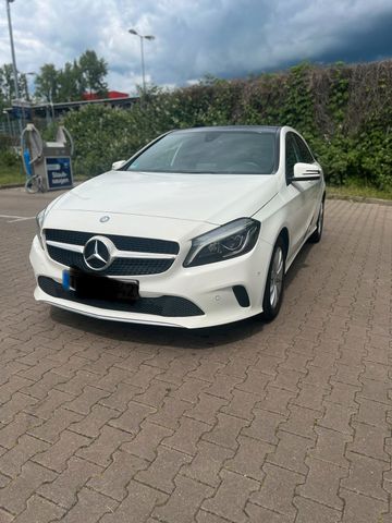 MERCEDES-BENZ Mercedes Benz A 180 d Style Pano , Automa...