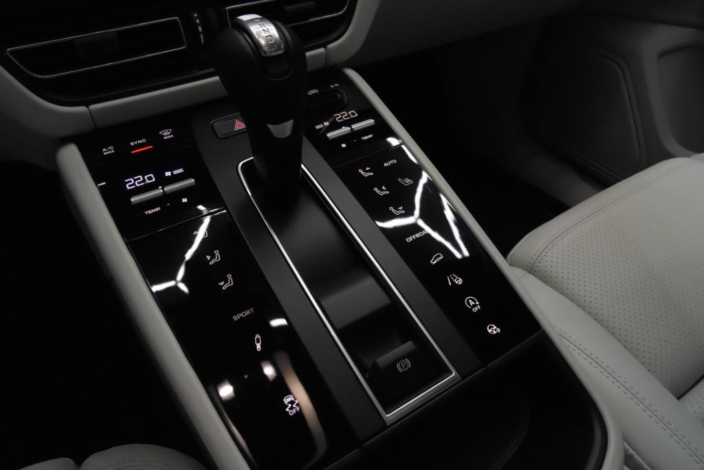 PORSCHE Macan S*CHRONO*PANO*PDLS+*ACC*360*BICOLOR*MEMORY PORSCHE Macan S*CHRONO*PANO*PDLS+*ACC*360*BICOLOR*MEMORY