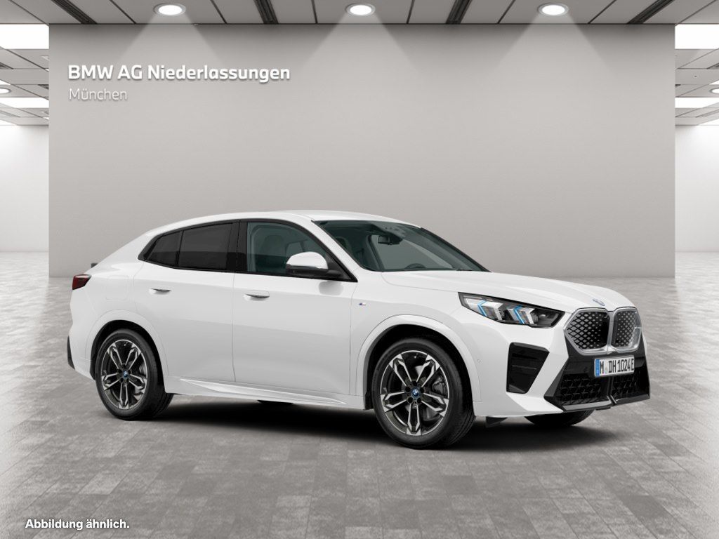 BMW iX2 - Bild 11