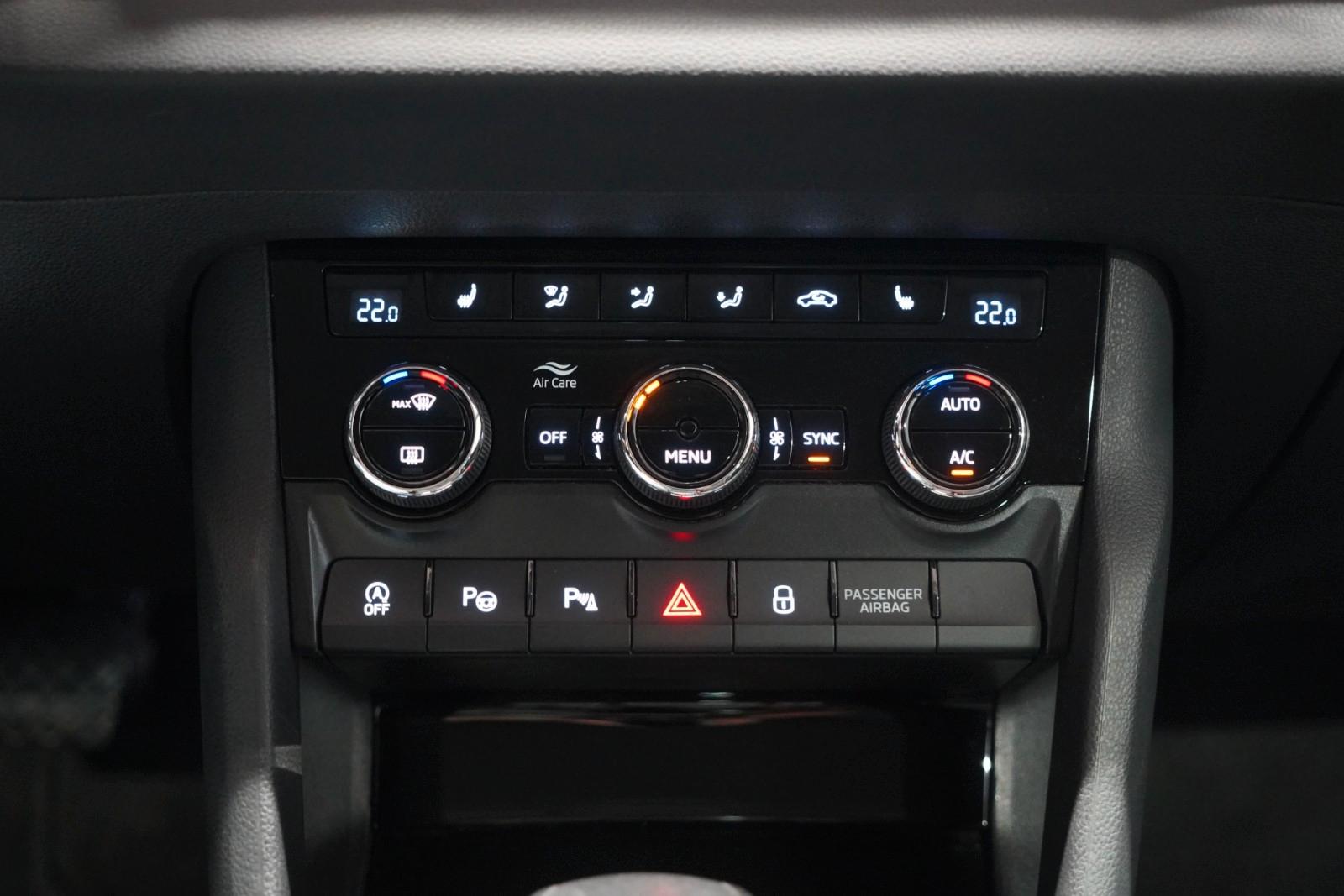 Skoda Karoq 1.5 TSI DSG Style*Unfallfrei*1.Hand*LED*