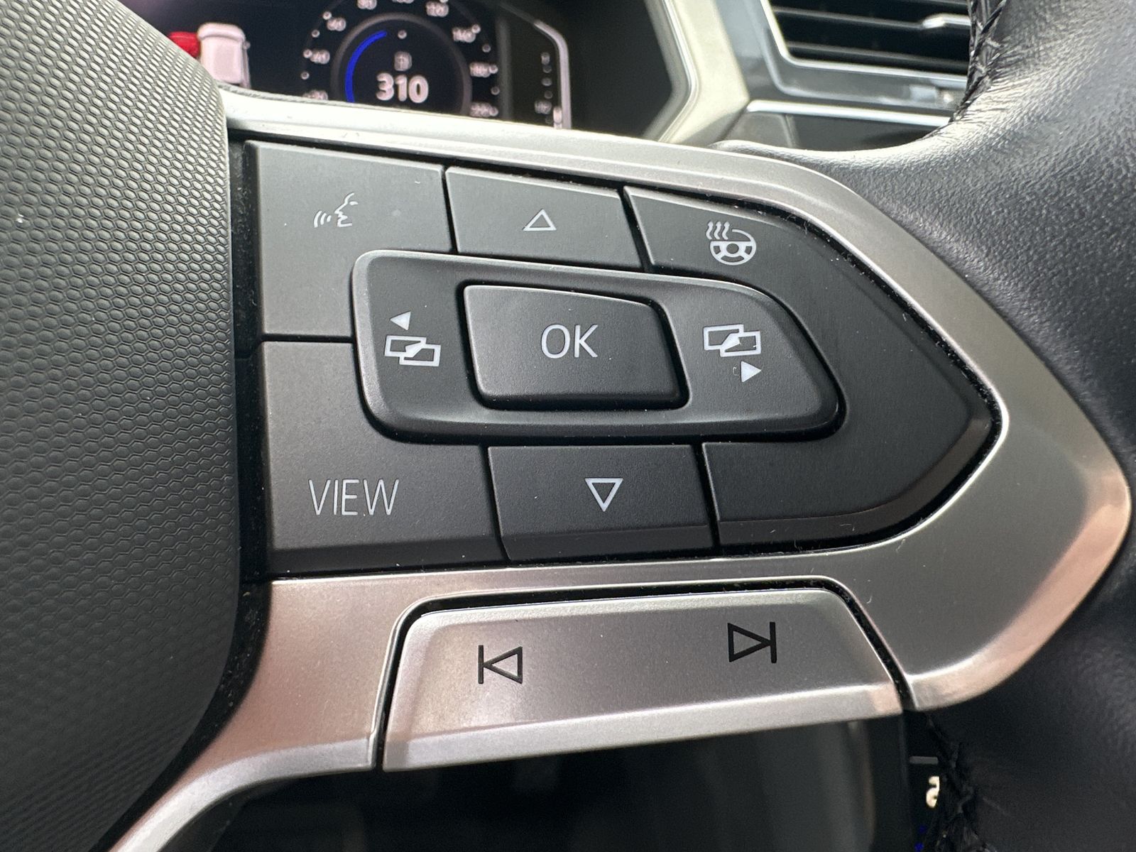 Fahrzeugabbildung Volkswagen Tiguan Allspace 4M Elegance NAV+MATRIX+AHK+PANO