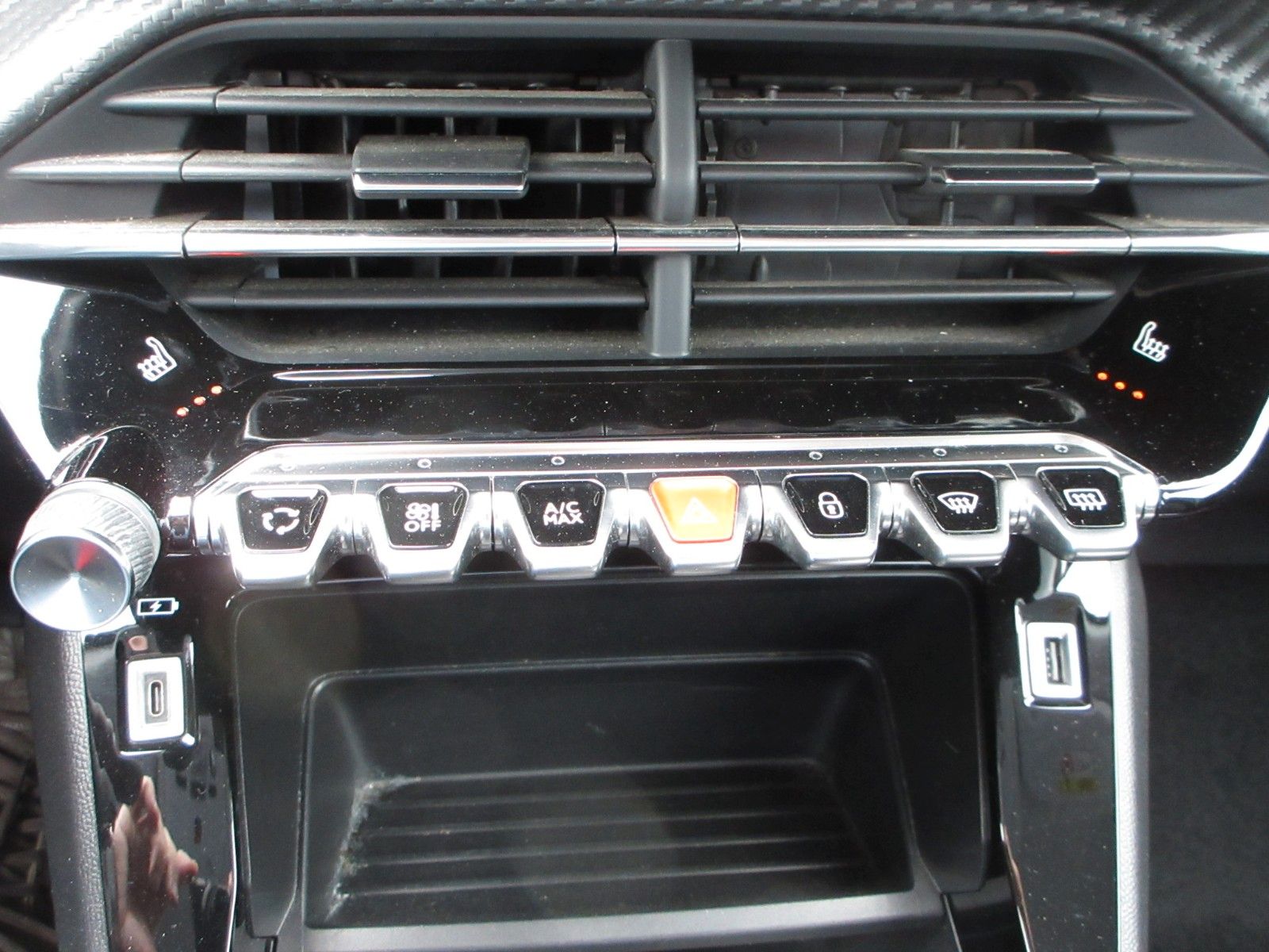 Fahrzeugabbildung Peugeot 2008 Active LED/NAVI/PDC/CAM/SHZ