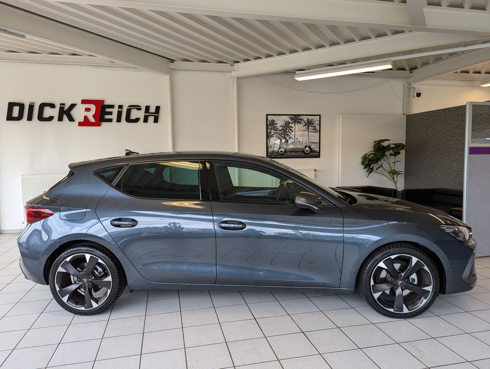 CUPRA Leon 2.0 TDI DSG Matrix Sennh Dynamic-Sitze Edge - Image 8