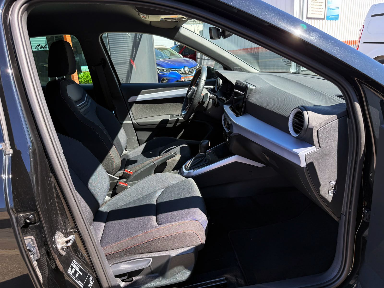 Fahrzeugabbildung SEAT Arona 1.0 TSI DSG FR LED NAV KAM PDC ACC AHK