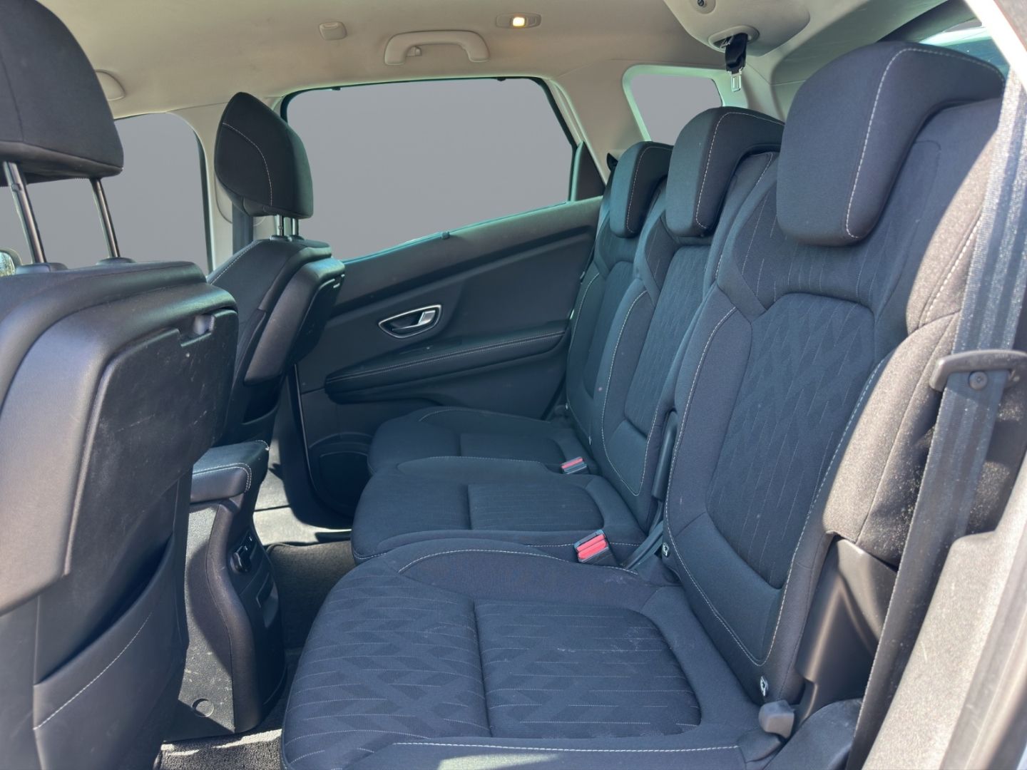 Fahrzeugabbildung Renault Scenic IV Limited 1.3 TCe 140 EDC EU6d-T Navi Ap