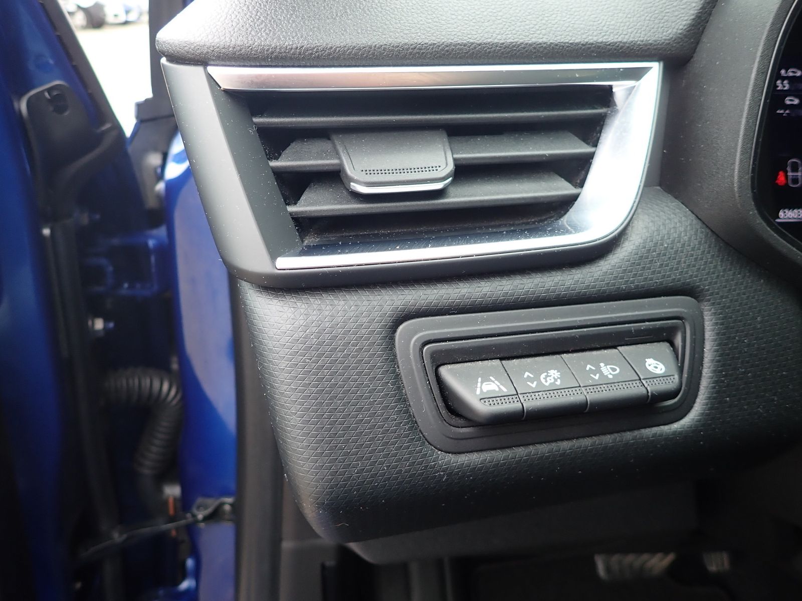 Fahrzeugabbildung Renault Clio Intens E-Tech 140