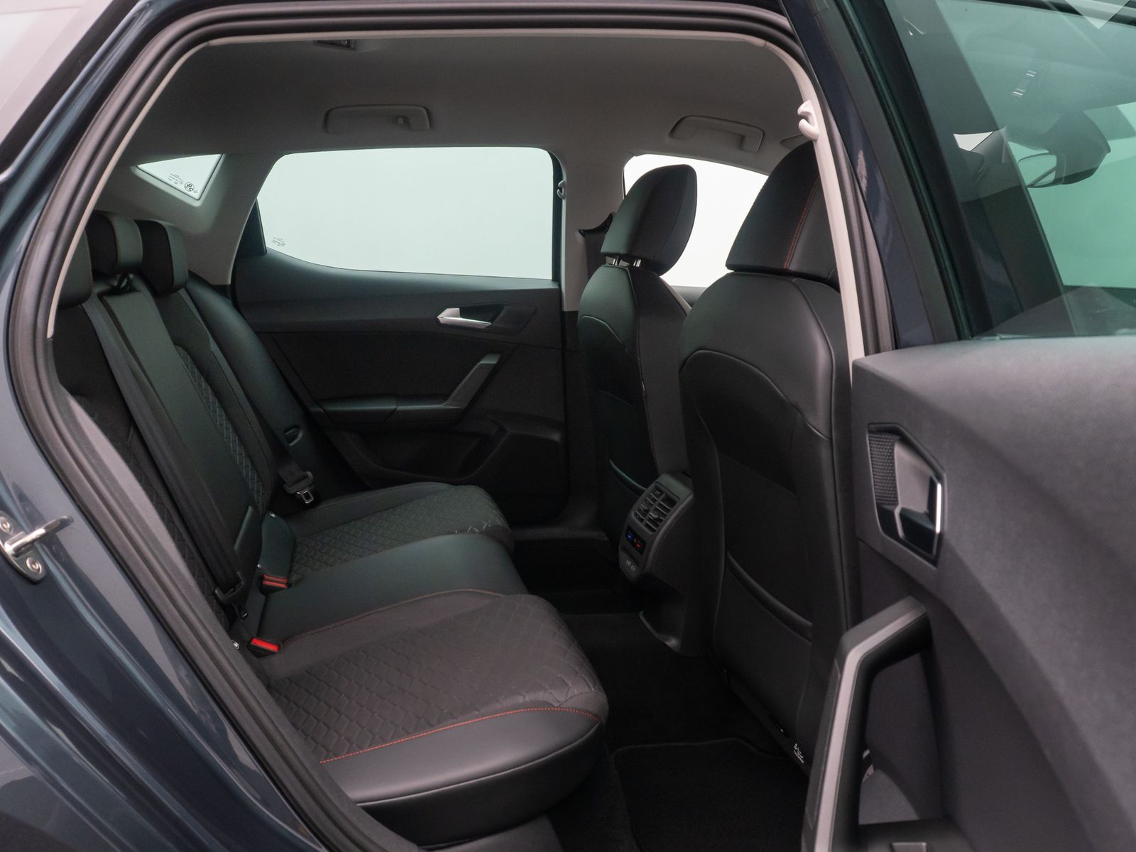 Fahrzeugabbildung SEAT Leon e-HYBRID FR Tempomat DigitDispl ParkAsssit