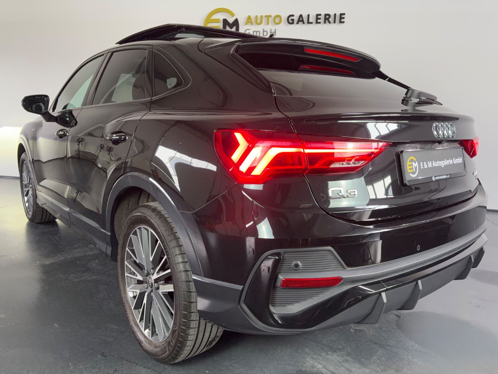 Audi Q3 Sportback 40 TFSI qu S line Pano Kam AHK blac foto 3