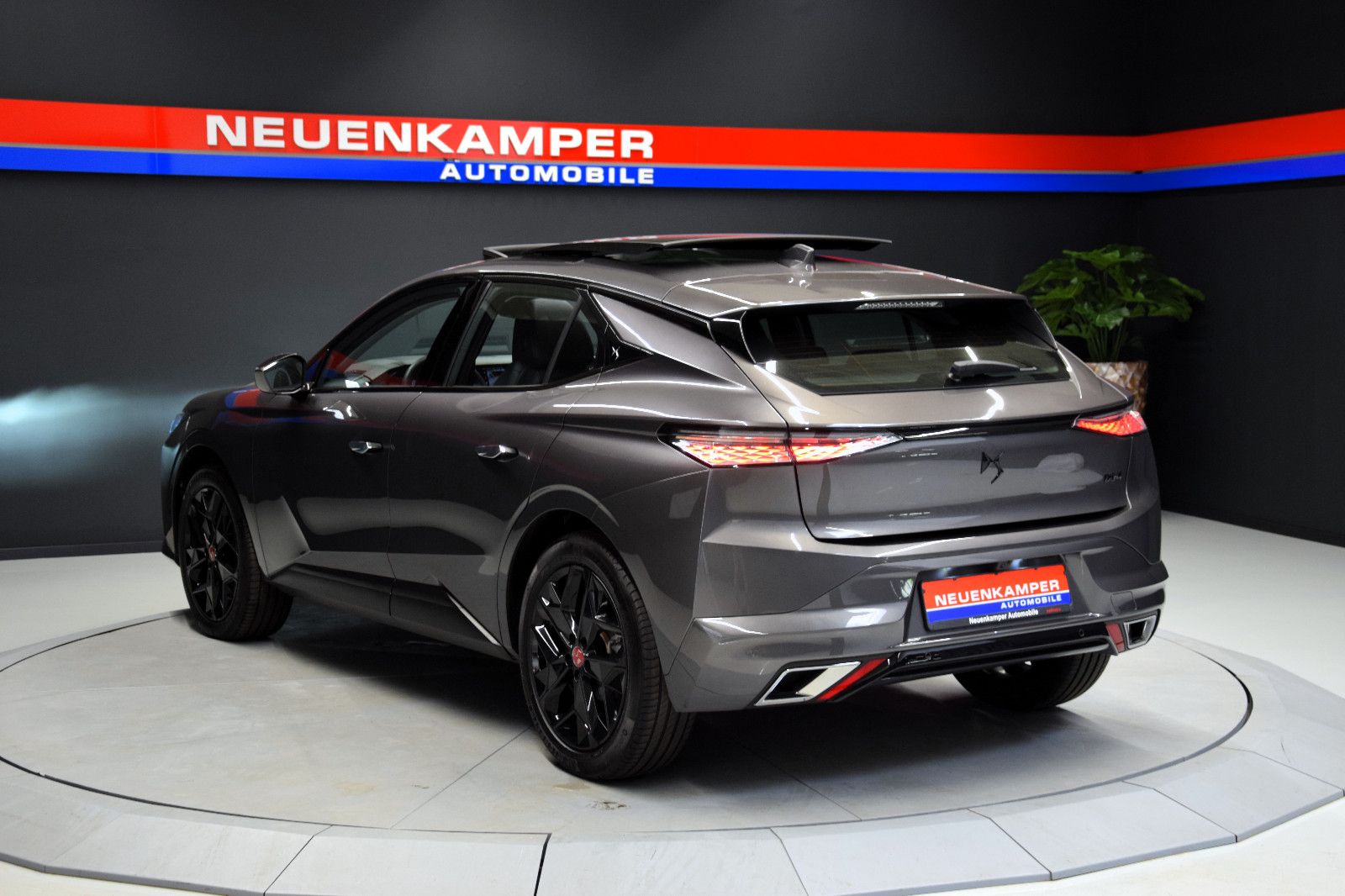Fahrzeugabbildung DS Automobiles DS4 Performance Line Pano Sitzheizung