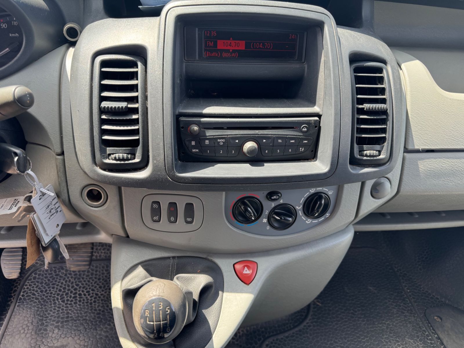 Fahrzeugabbildung Renault TRAFIC 2.0 DCI 115