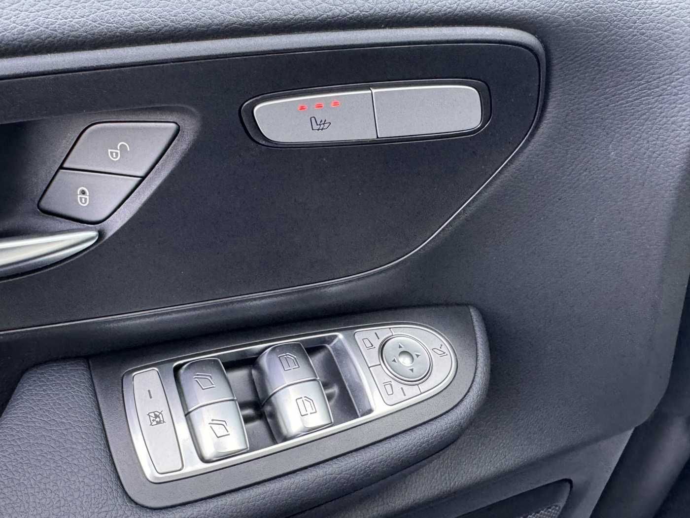 Fahrzeugabbildung Mercedes-Benz V 220 d EDITION DISTRONIC MBUX Kamera 6Sitze