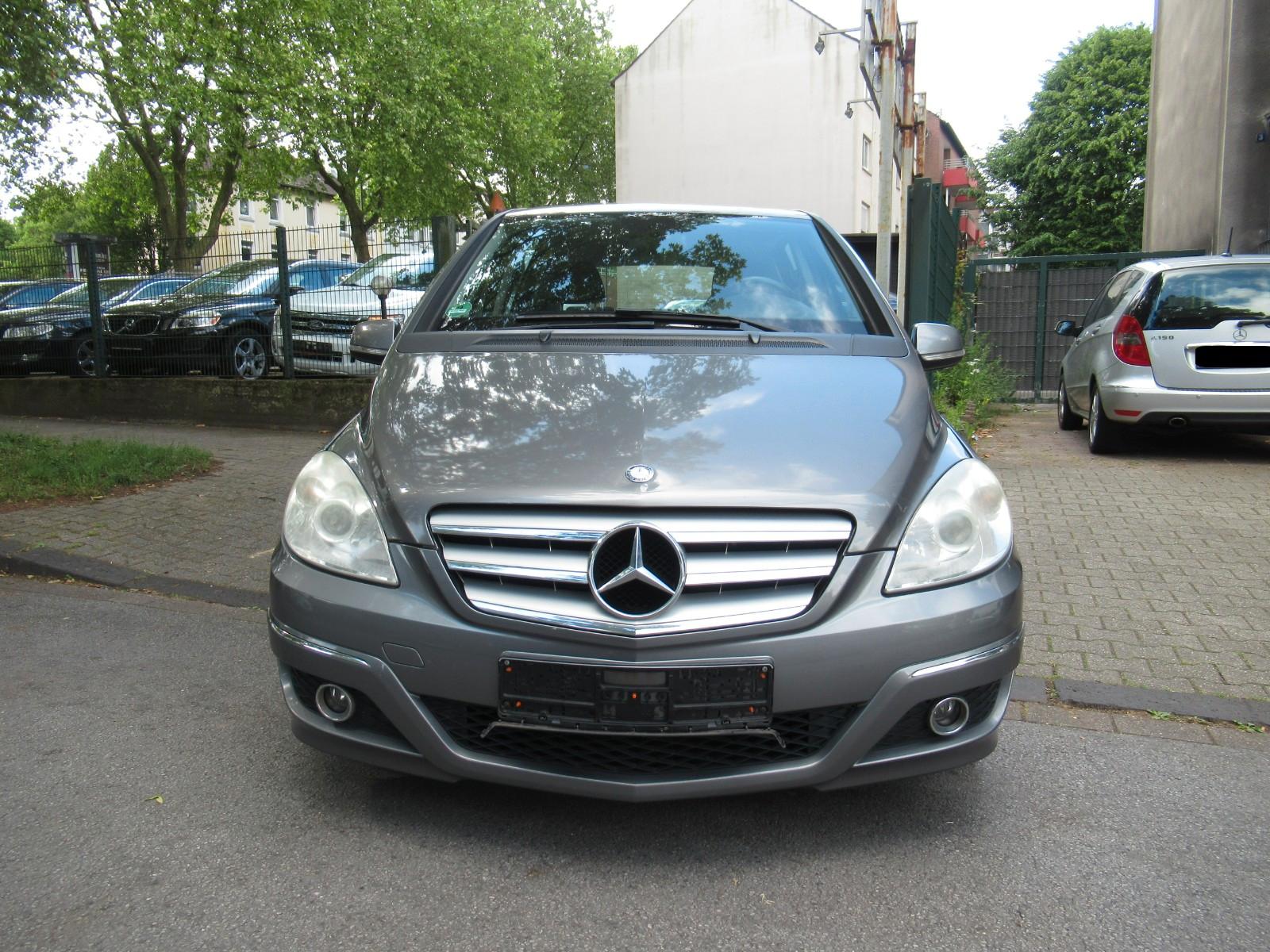 Mercedes-Benz B 180