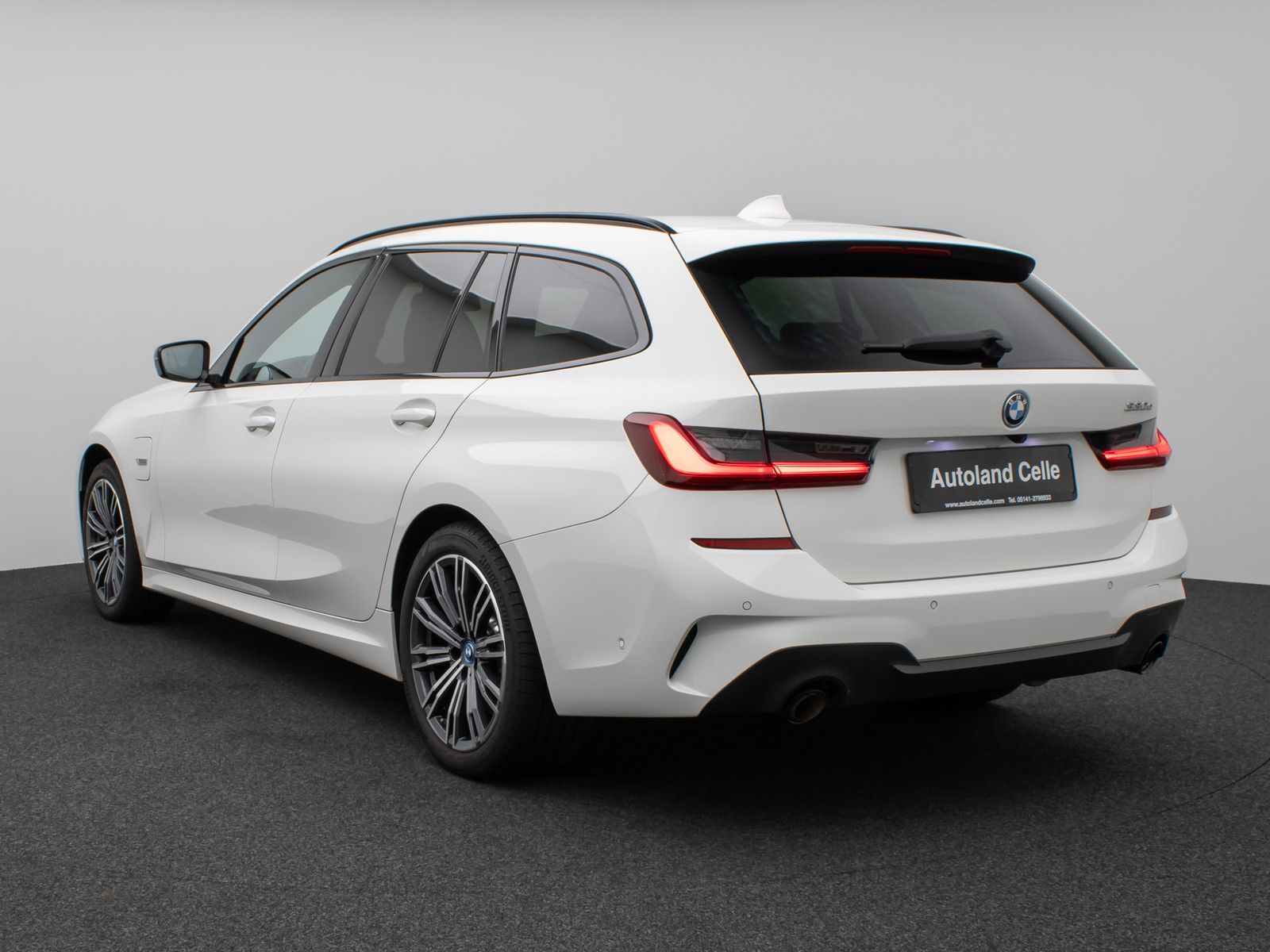 Fahrzeugabbildung BMW 330e M Sport Kamera Laser HUD HiFi AHK Stop&Go