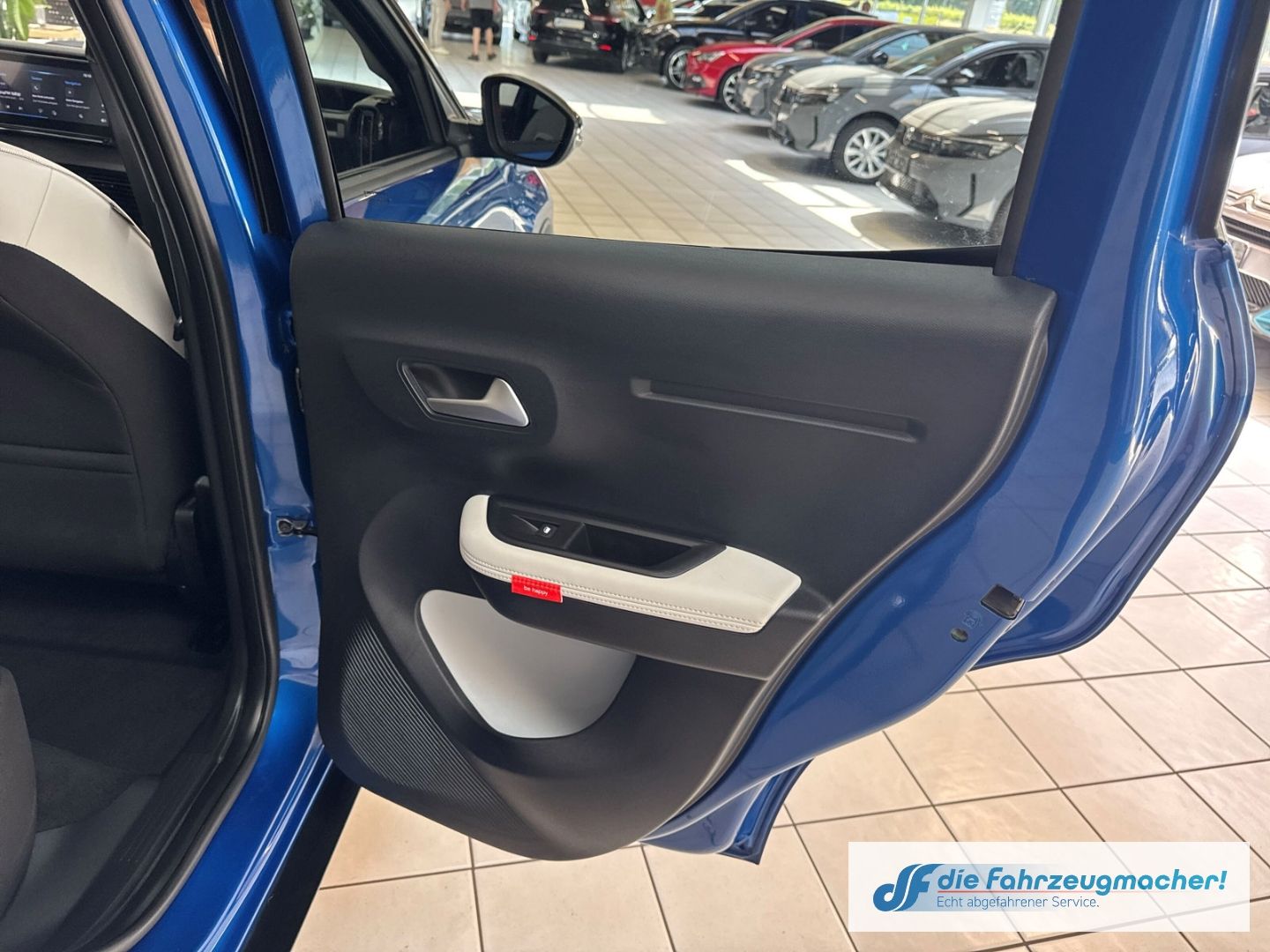 Fahrzeugabbildung Citroën C3 e 113 MAX HUD Navi Soundsystem LED Apple CarP