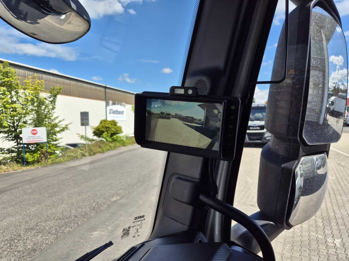 Fahrzeugabbildung Iveco X-Way AD300X48Z HR 6x4 Intarder Bordmatic Kamera