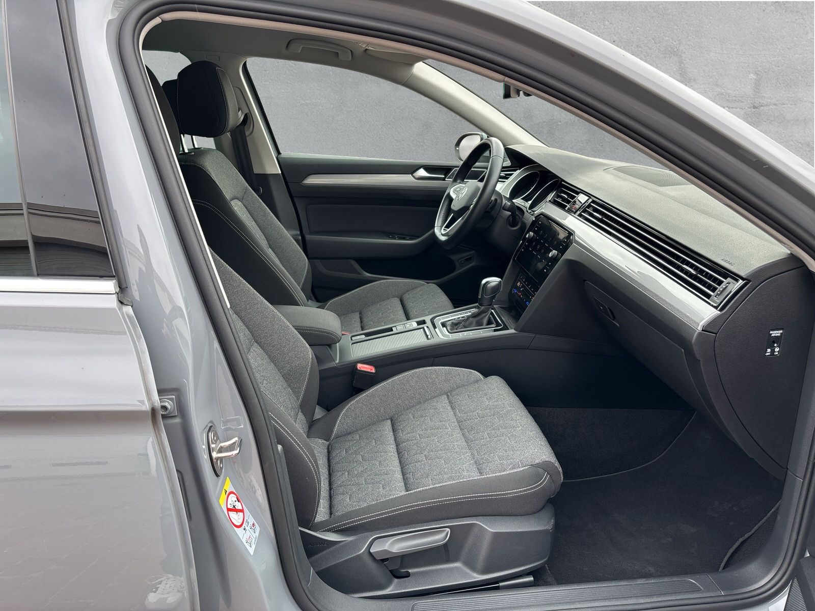 Fahrzeugabbildung Volkswagen Passat Variant 2.0 TDI Business AHK DCC Standhzg