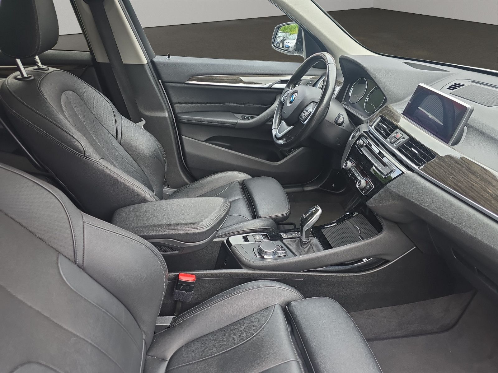 Fahrzeugabbildung BMW X1 xDrive 18 d Sport Line Advantage Parkassiste