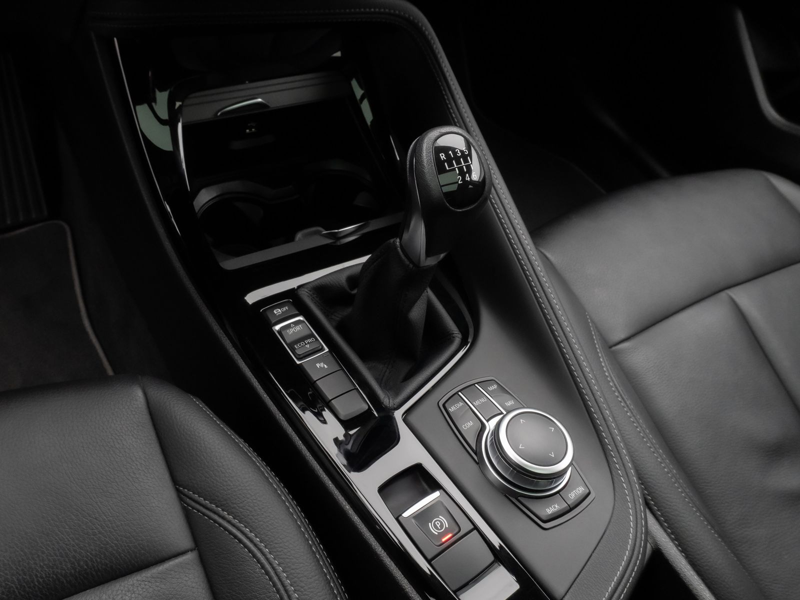 Fahrzeugabbildung BMW X2 sD18i Panorama Parkassist DAB HiFi AHK LED