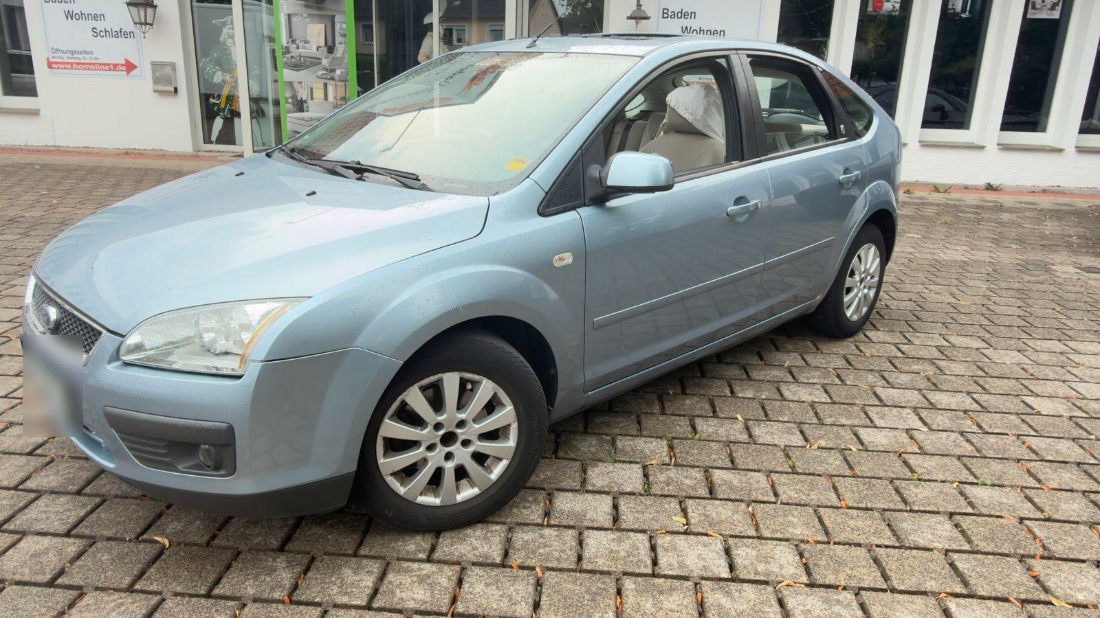 Ford Focus 2005 — rear view