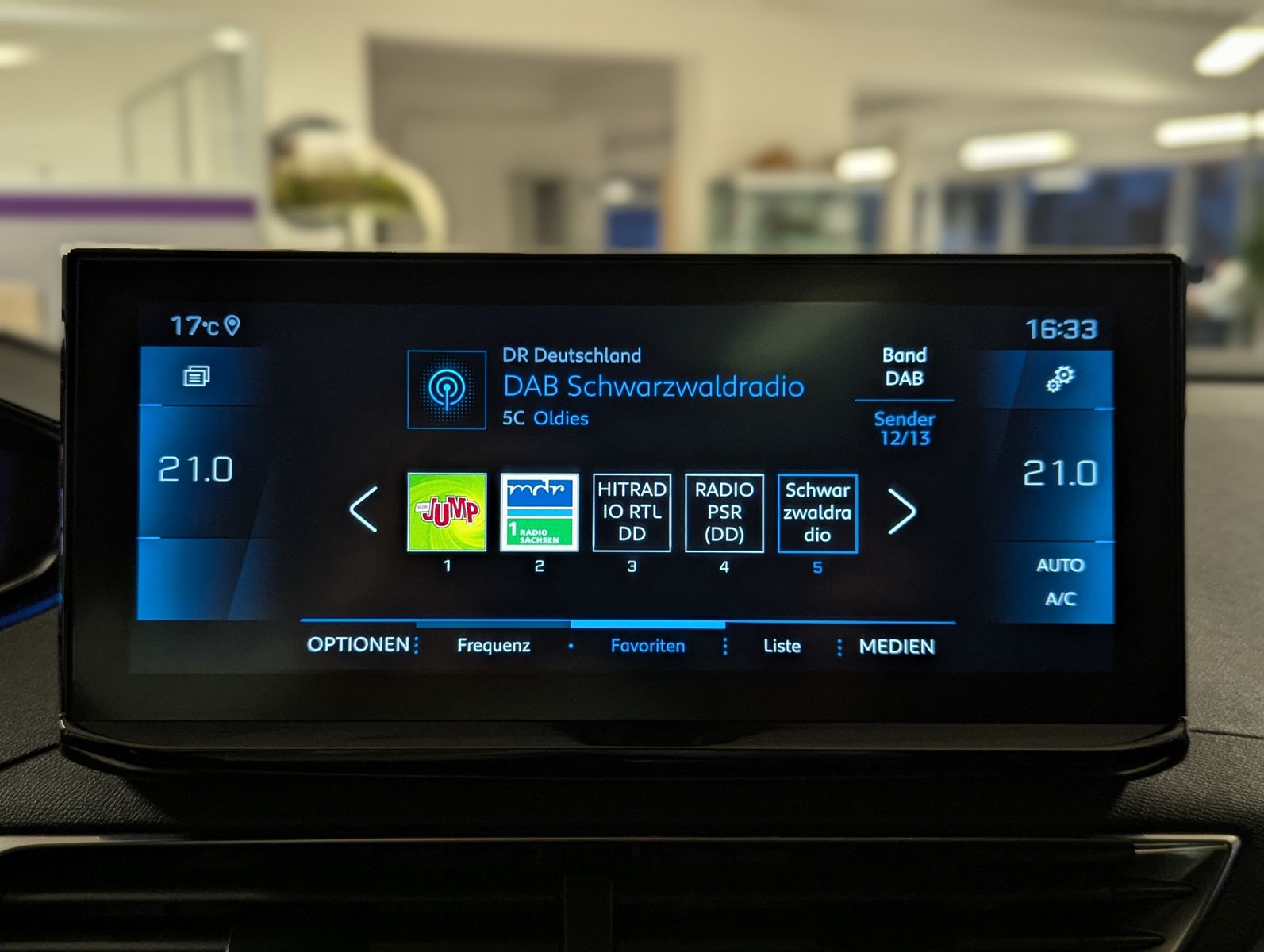 PEUGEOT 5008 GT Allure Pack Kamera LED Pano 7-Sitze AHK - Image 32