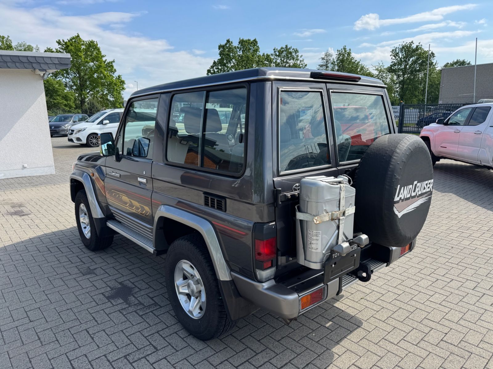 Toyota Land Cruiser GRJ 71 LX diff. M T grau Voll foto 4