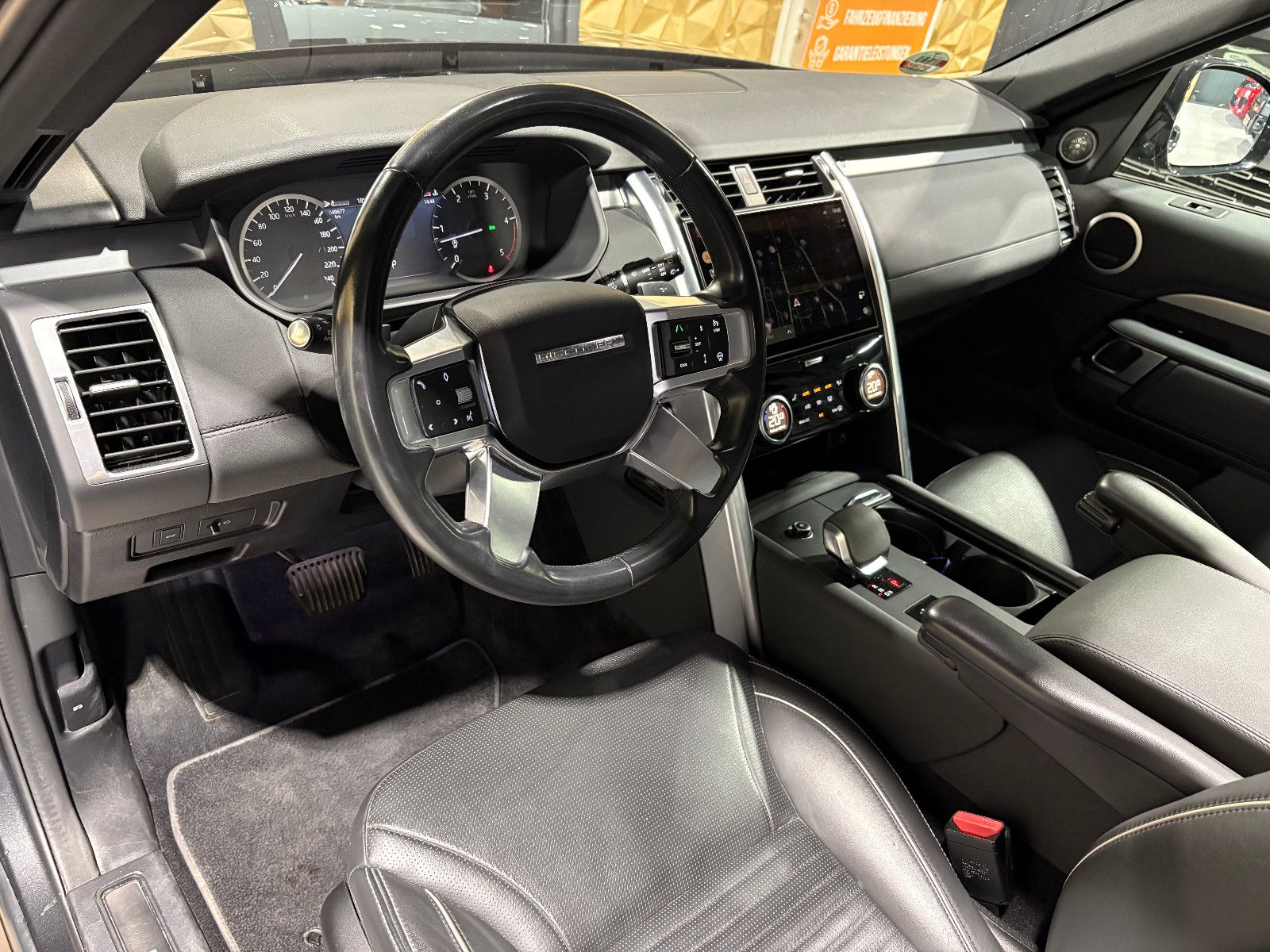 Fahrzeugabbildung Land Rover Discovery 5 SE D250 AWD/PANO/ACC/360°/APPLE/AHK/