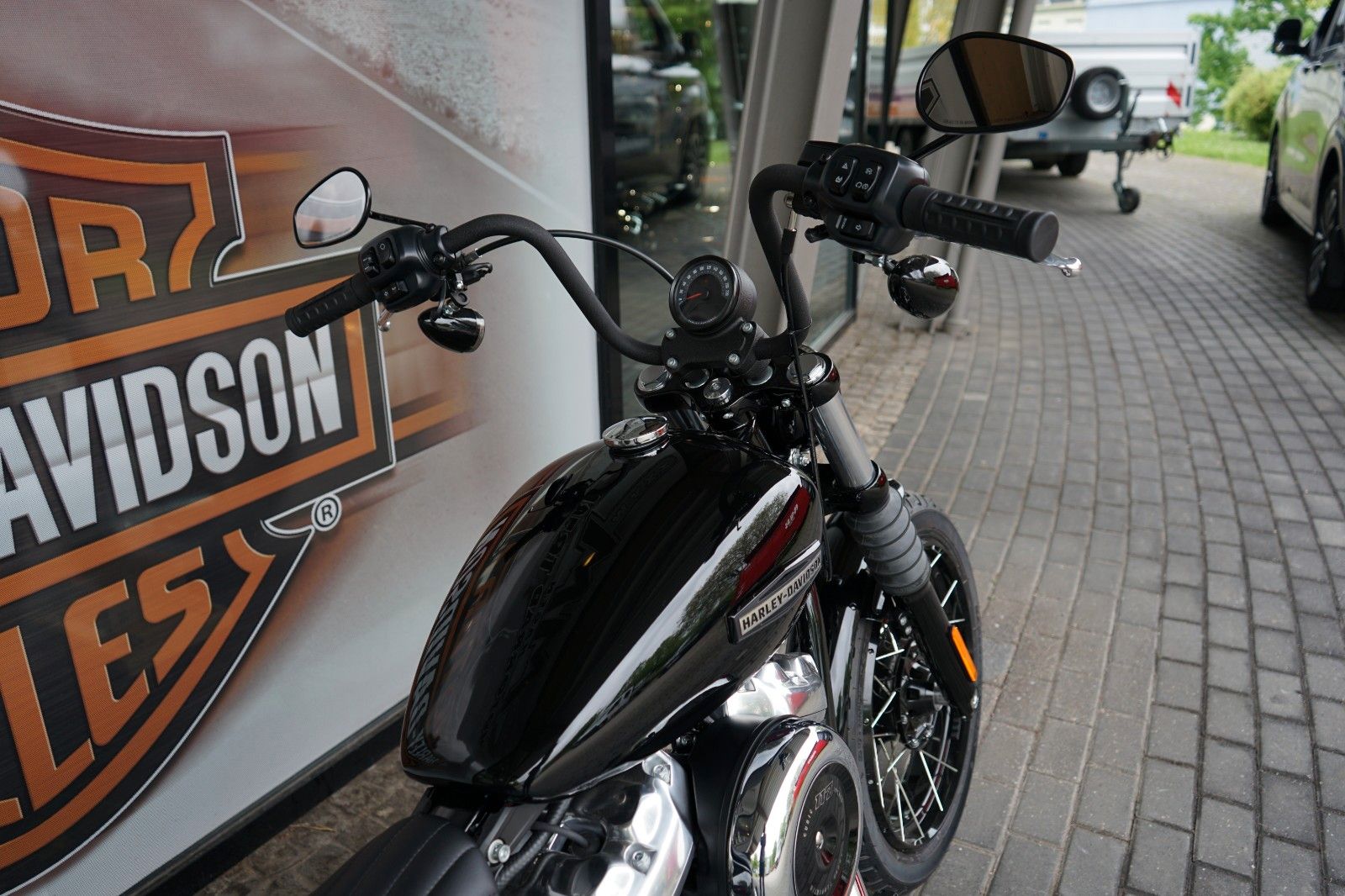 Fahrzeugabbildung Harley-Davidson Street Bob 117 Speichen 2025 Sofort Verfügbar